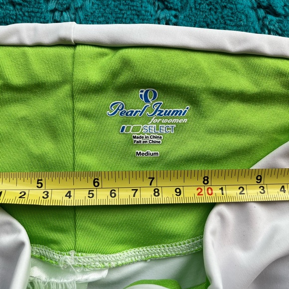 Pearl Izumi White and Green Women’s Bicycle Shorts - Picture 2 of 7
